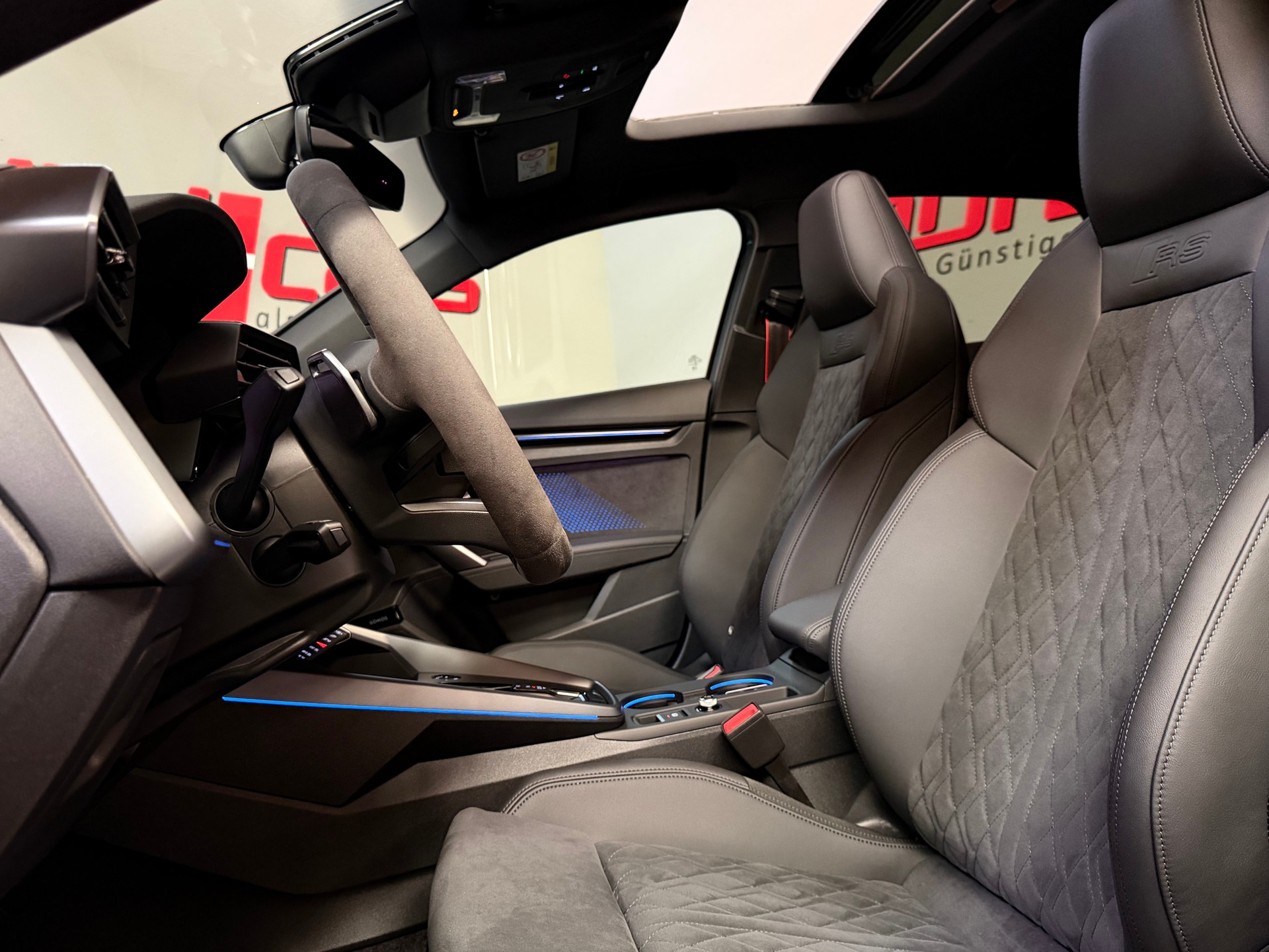 AUDI RS3 Sportback 2.5 TSI quattro S-tronic-image-18