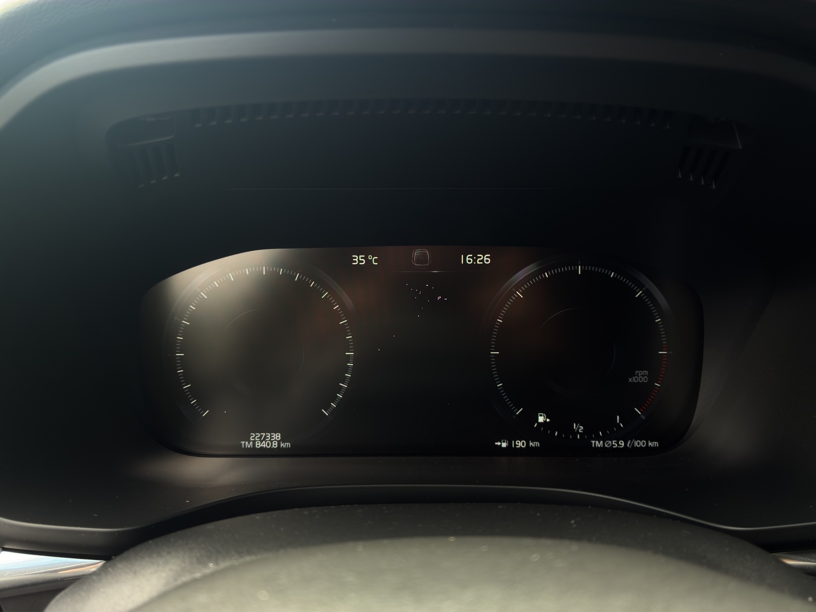 VOLVO XC60 2.0 D4 Momentum AWD-image-15