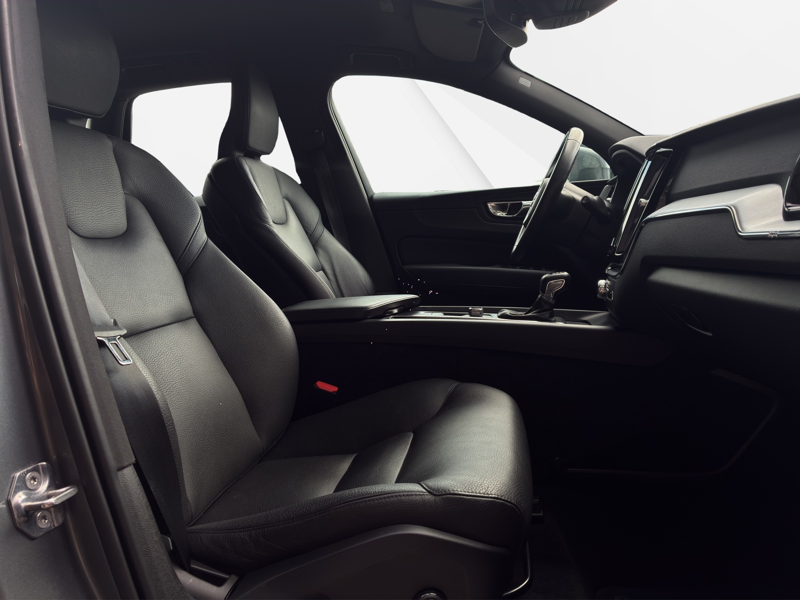 VOLVO XC60 2.0 D4 Momentum AWD-image-18
