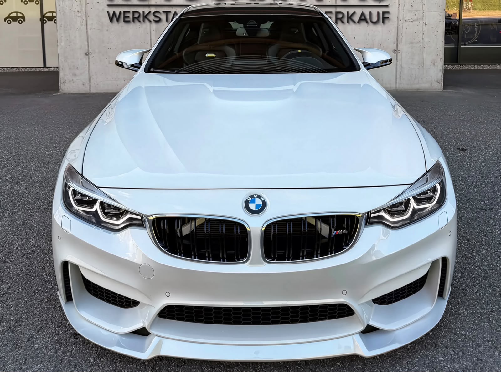 BMW M4 Coupé DKG-showroom-element-2
