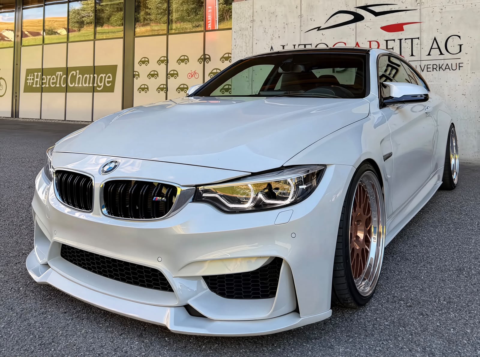 BMW M4 Coupé DKG-showroom-element-1