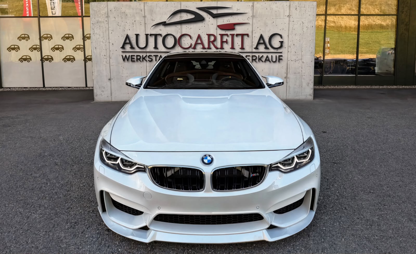 BMW M4 Coupé DKG-showroom-element-3