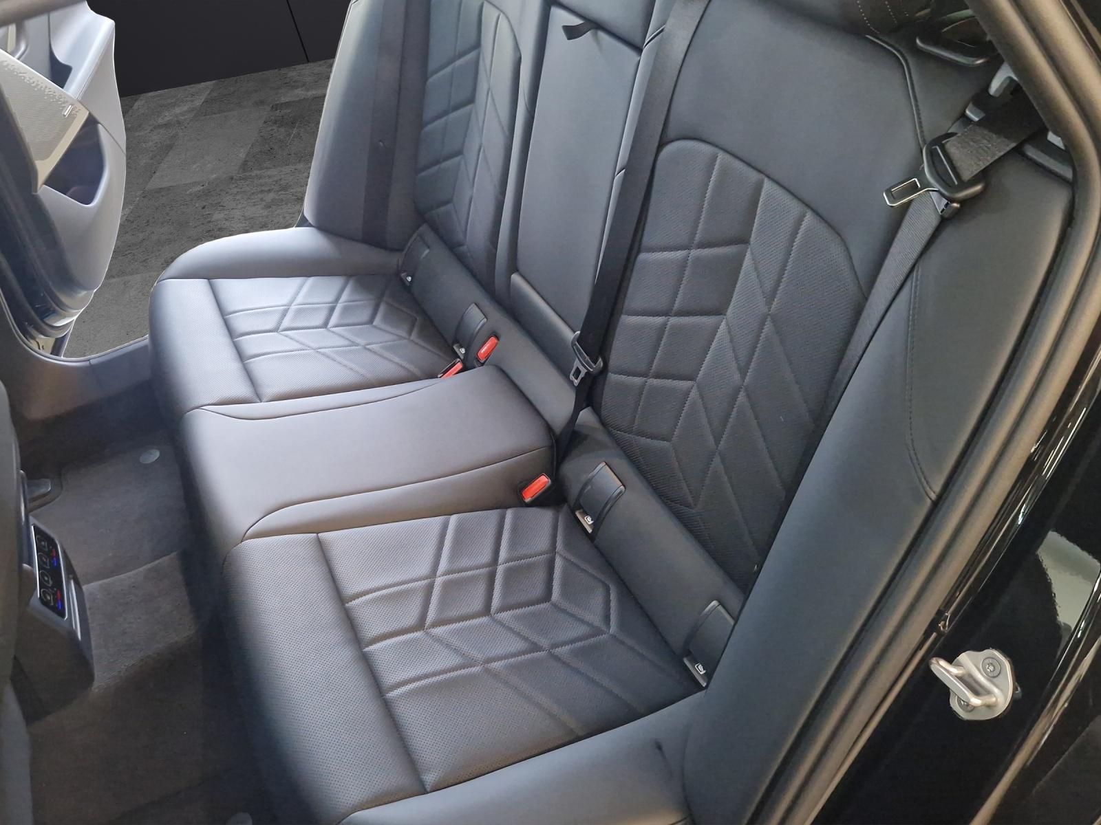 BMW 520d xDrive Touring-image-11