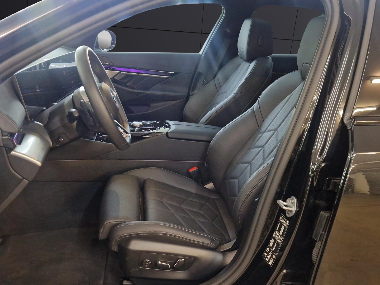 BMW 520d xDrive Touring-image-10