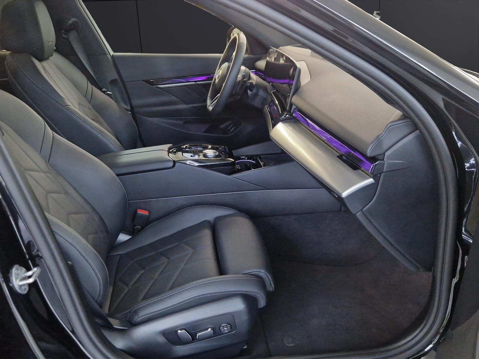 BMW 520d xDrive Touring-image-14