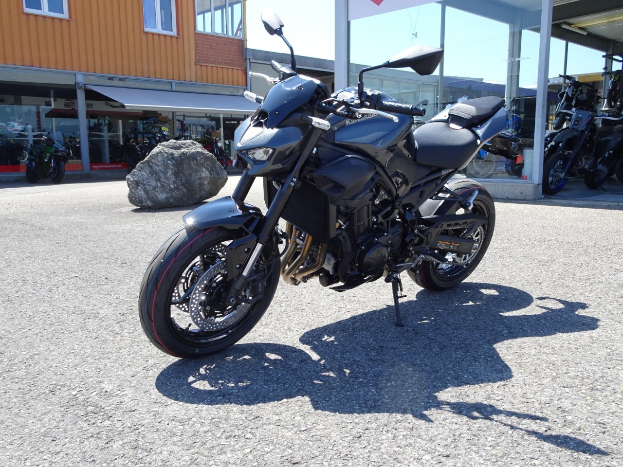 KAWASAKI Z 900-image-3
