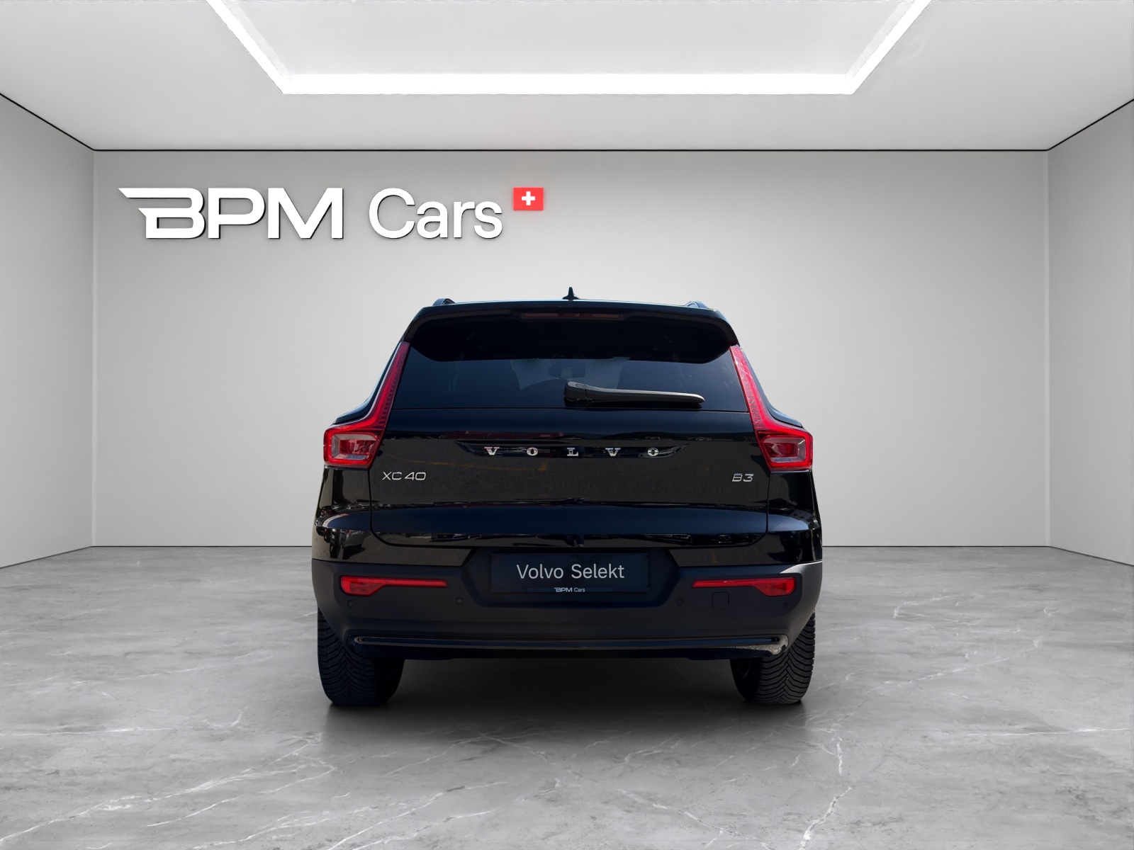 VOLVO XC40 2.0 B3 MH Plus Dark-showroom-element-2