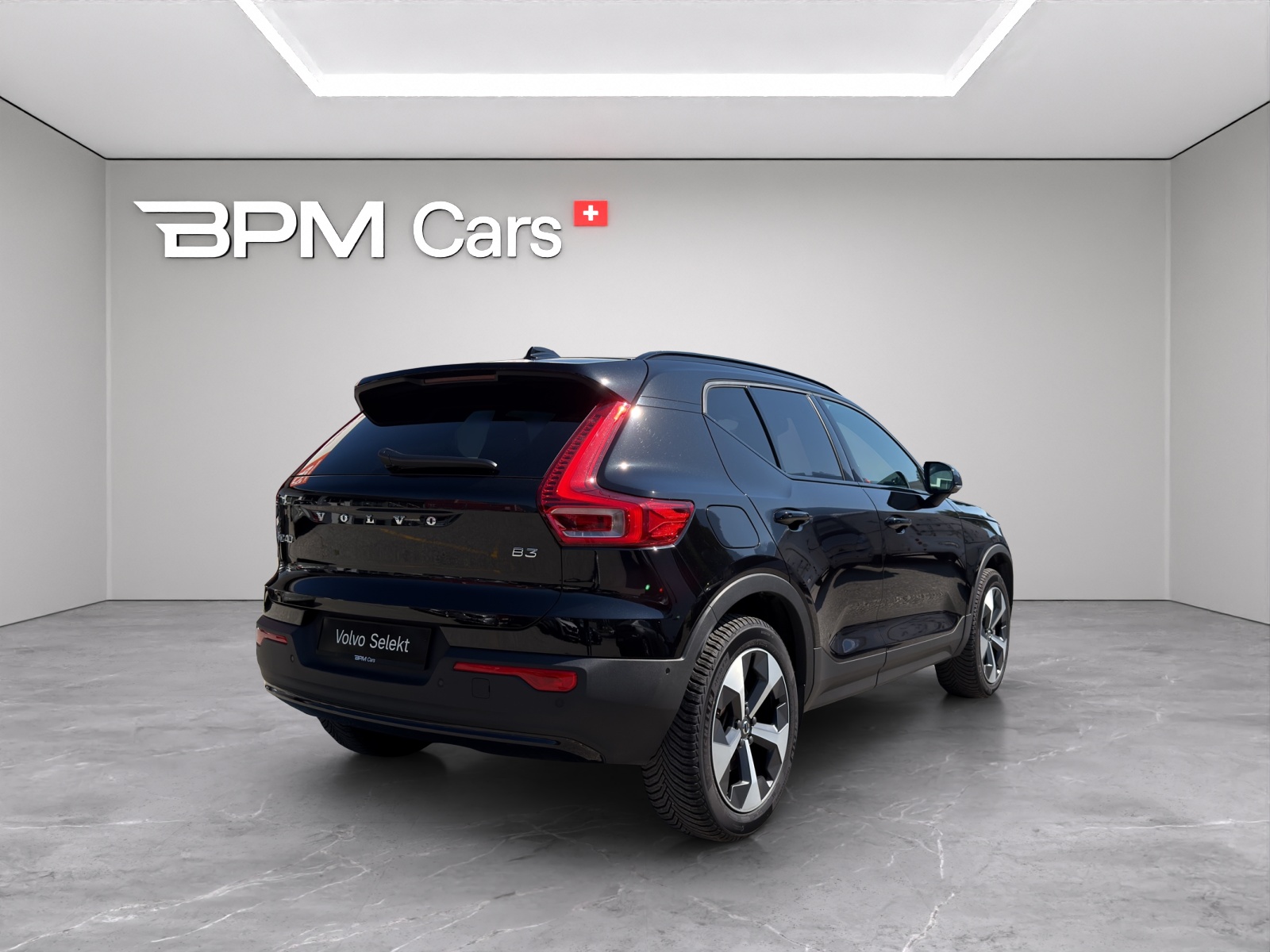 VOLVO XC40 2.0 B3 MH Plus Dark-image-5