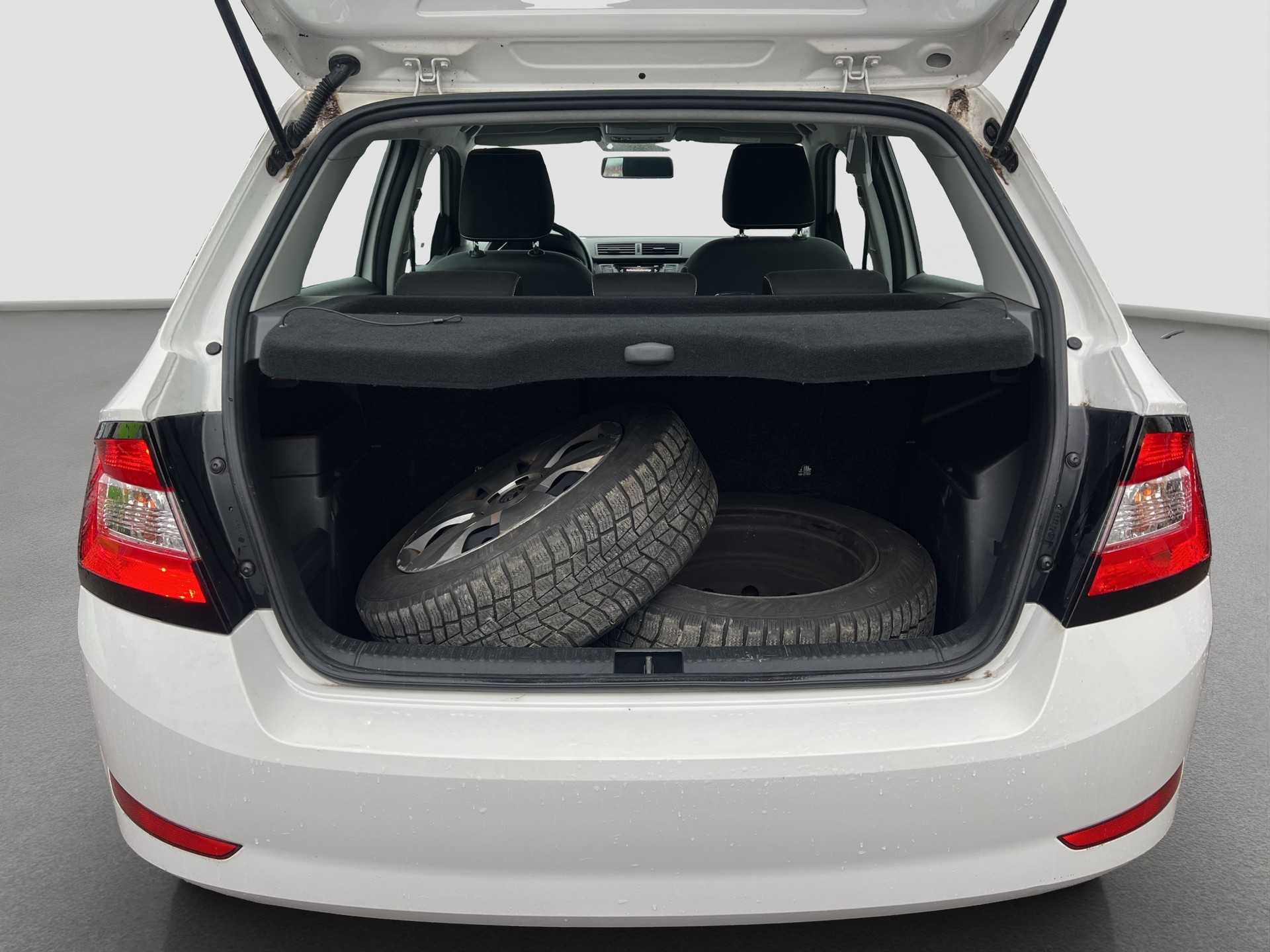 SKODA Fabia 1.0 MPI Ambition-image-8