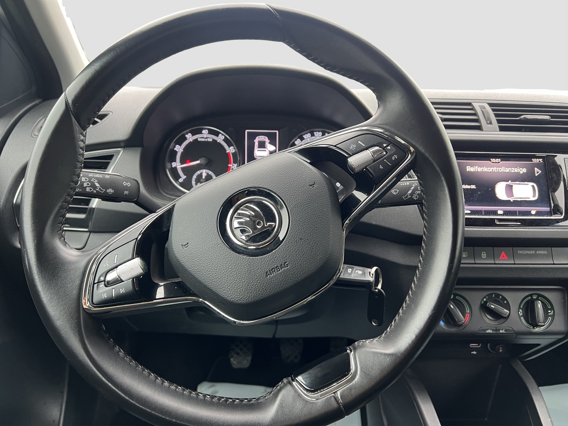 SKODA Fabia 1.0 MPI Ambition-showroom-element-1