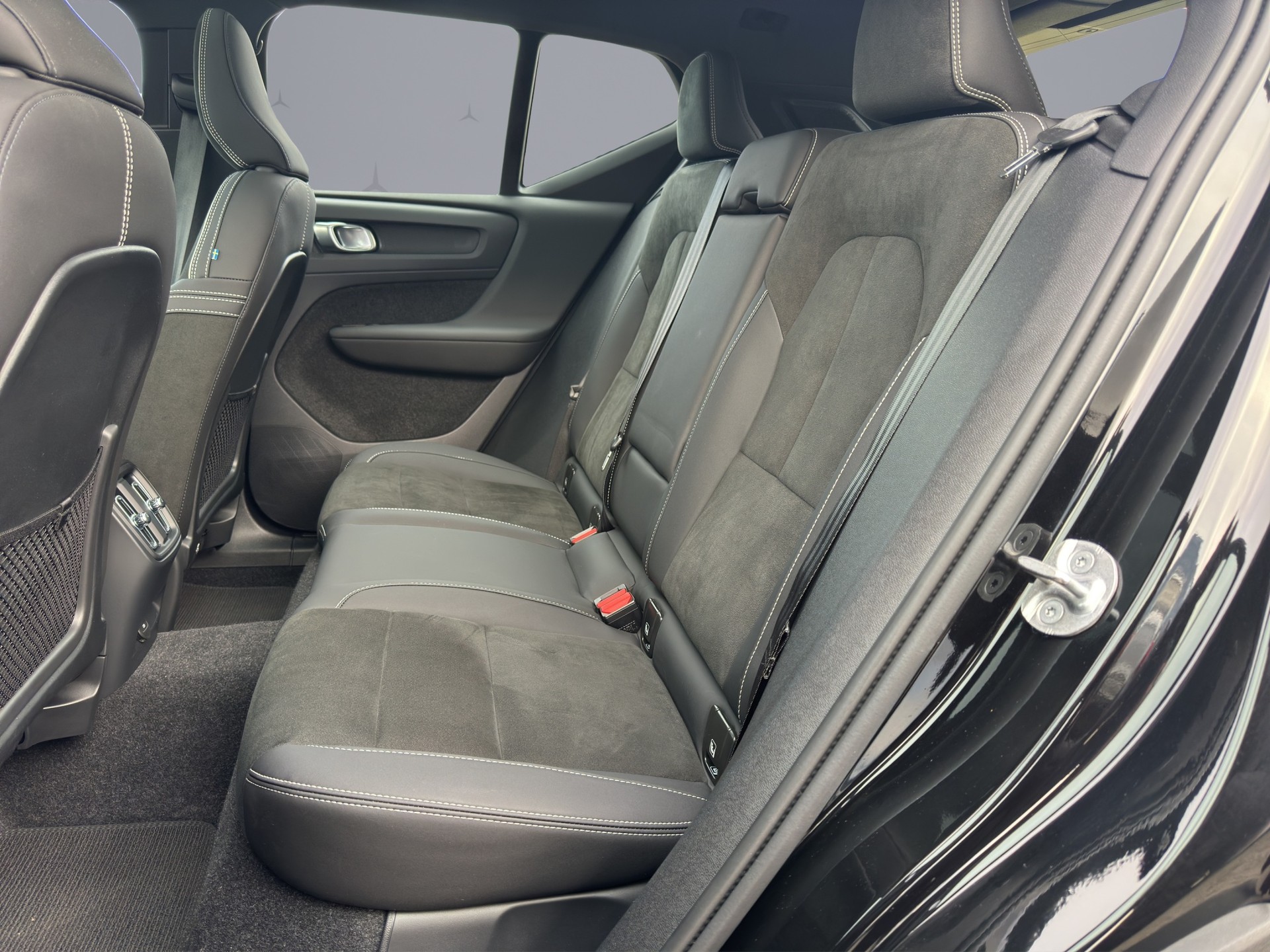 VOLVO XC40 P8 Twin Ultimate AWD-image-13