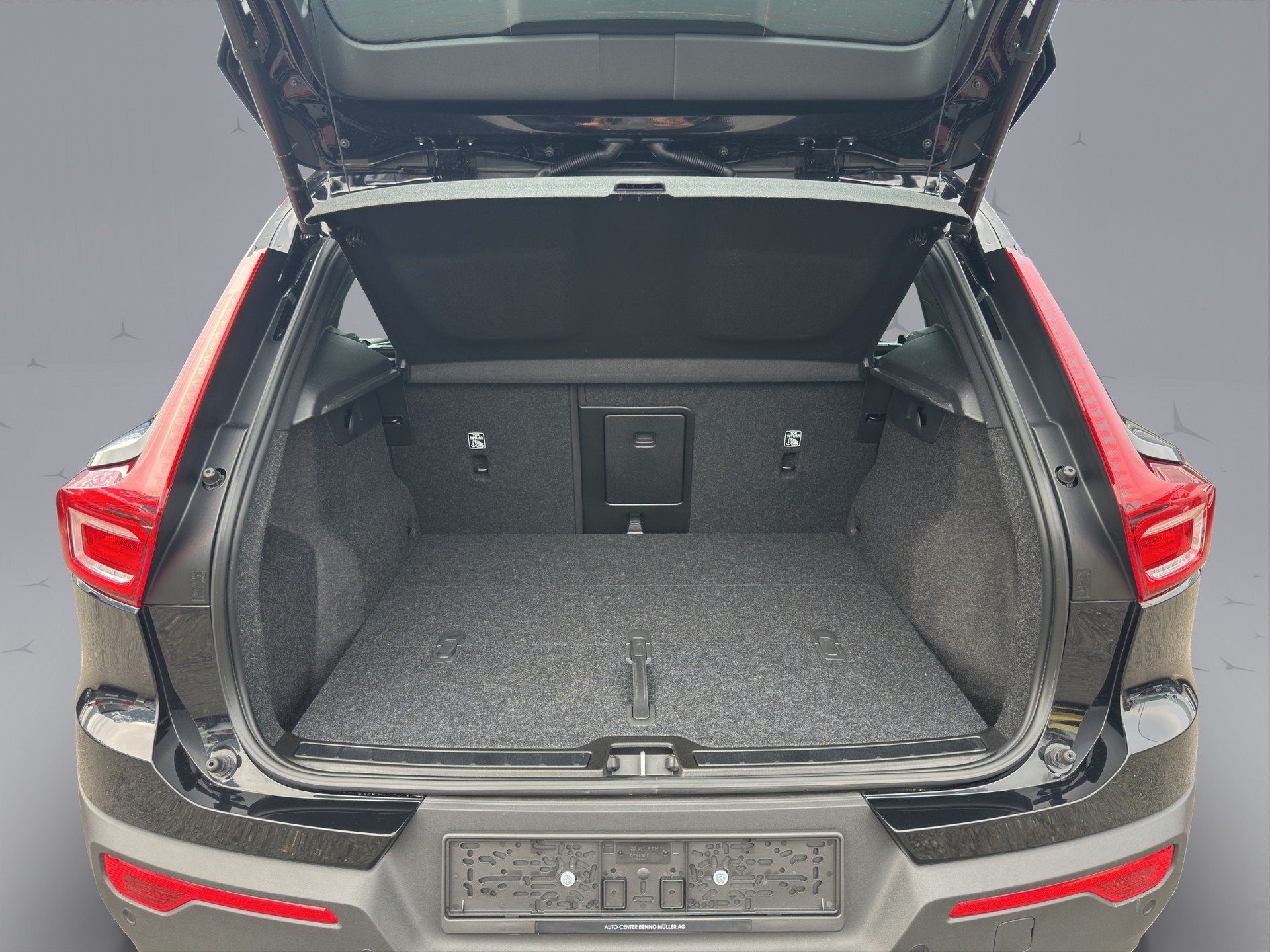 VOLVO XC40 P8 Twin Ultimate AWD-image-19