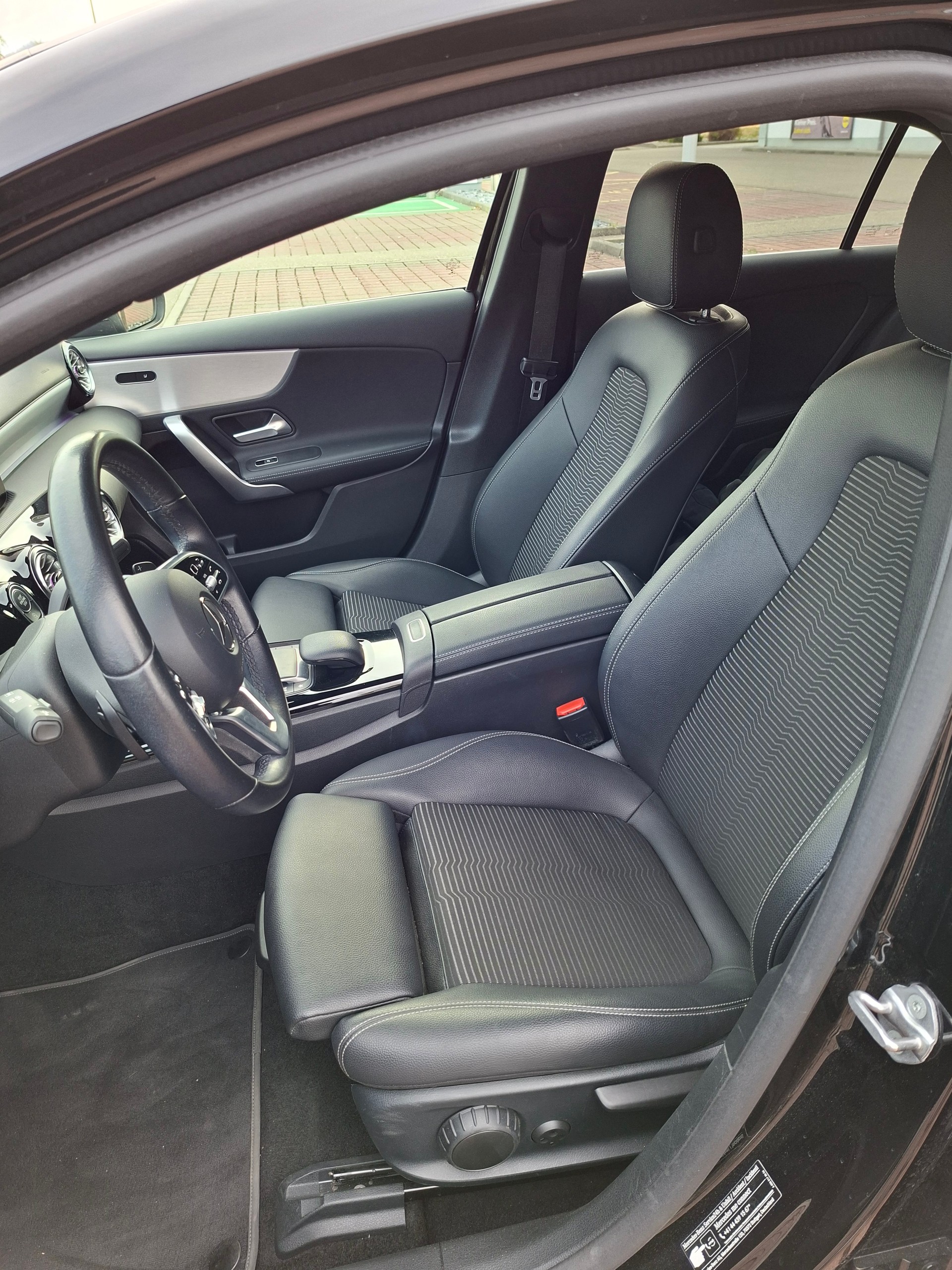 MERCEDES-BENZ A 200 d-image-6
