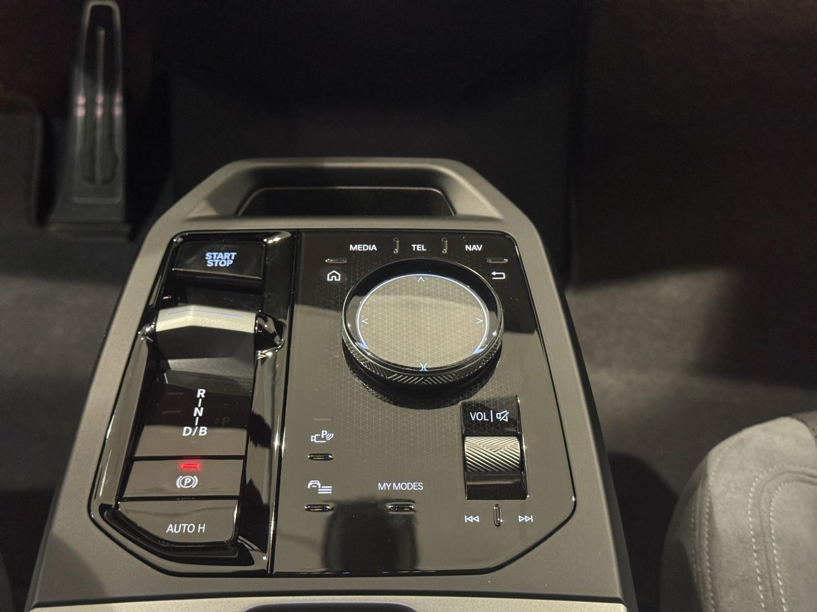 BMW iX xDrive60-image-10