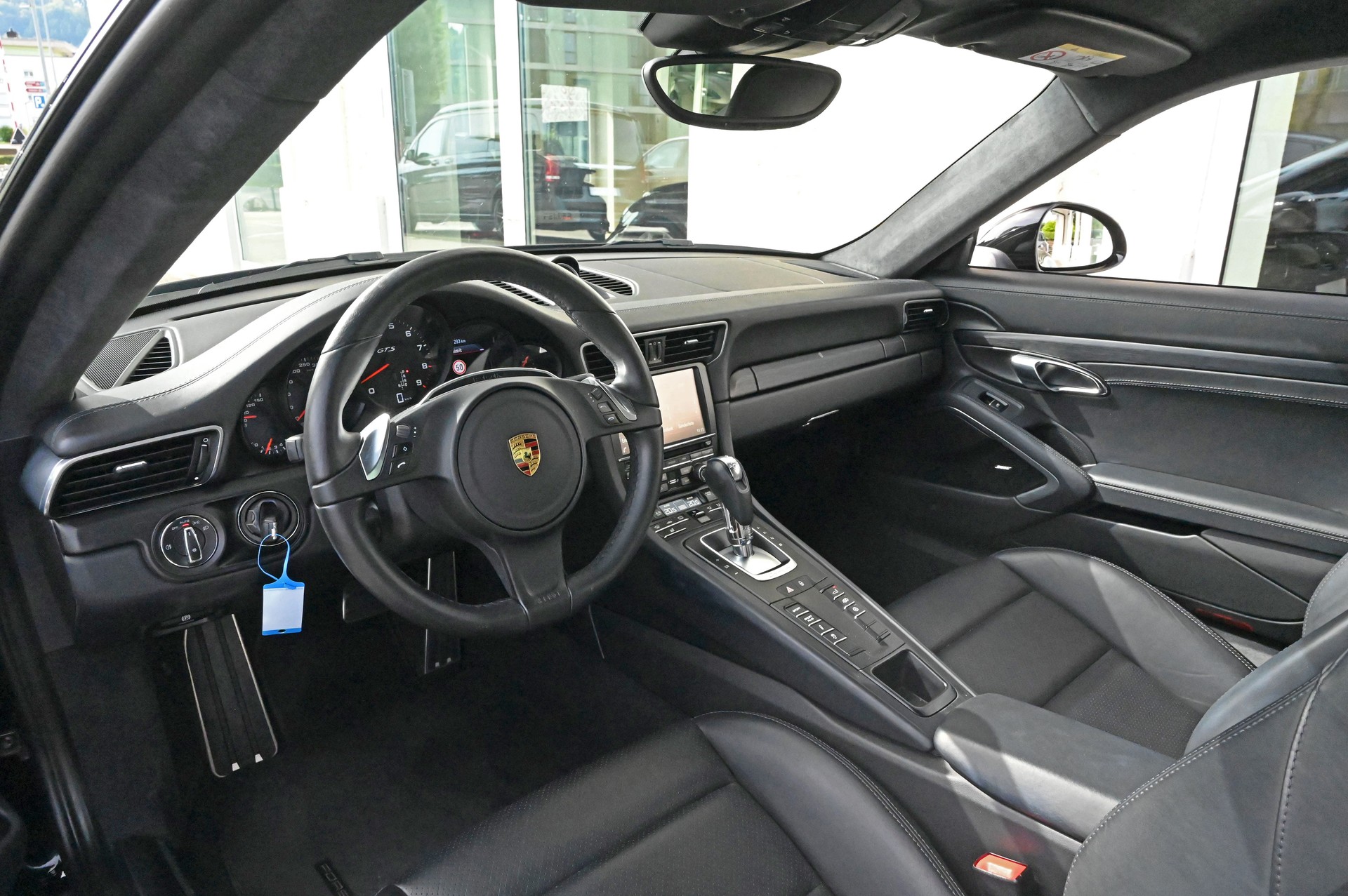 PORSCHE 911 Carrera 4 GTS PDK-image-13