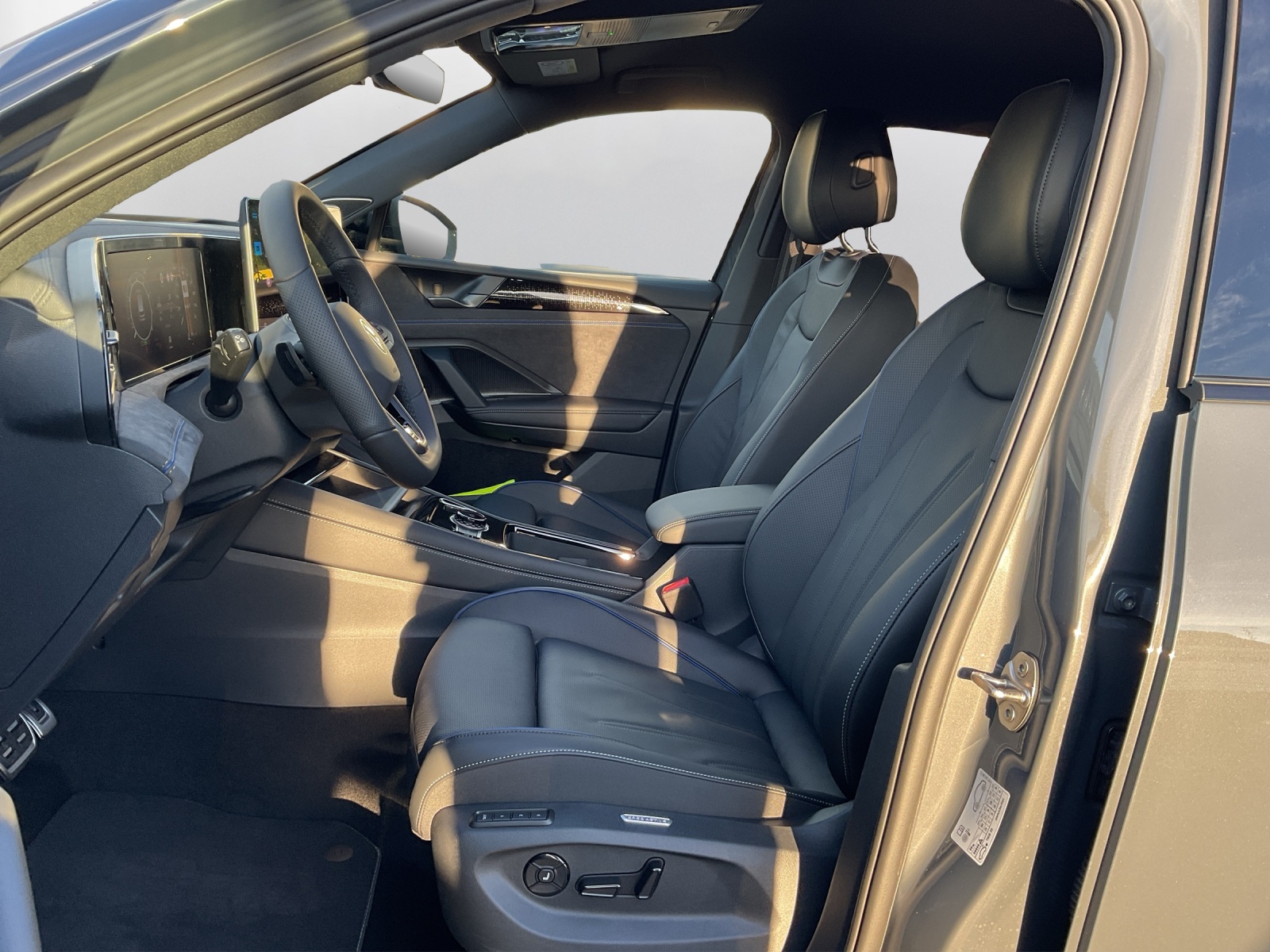 VW Tiguan 2.0 TSI DSG R-Line United 4Motion-image-9