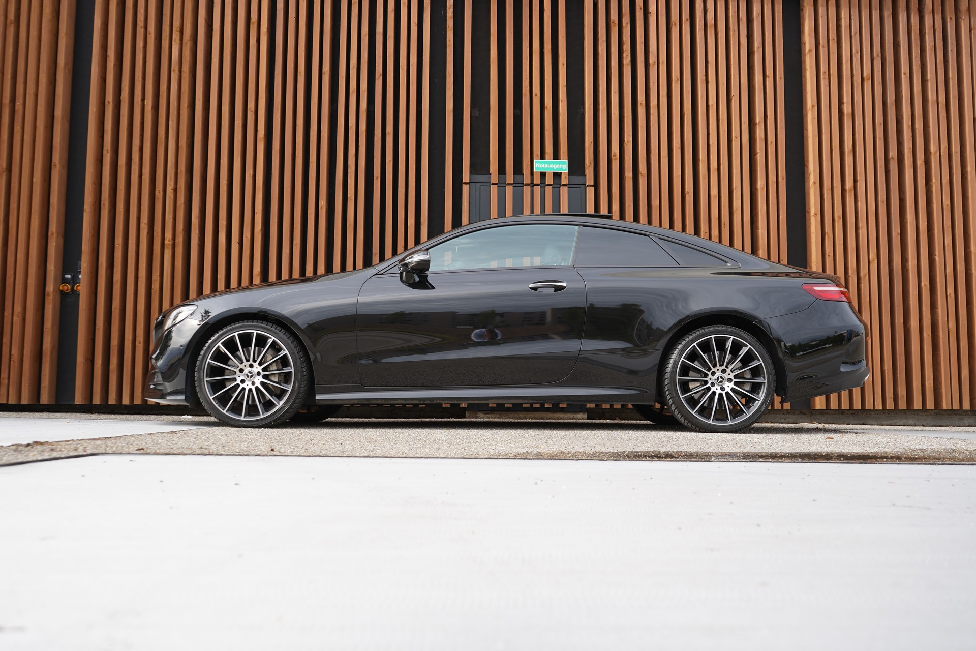 MERCEDES-BENZ E 450 COUPÉ AMG LINE BLACK 4 MATIC 9G-TRONIC l 367 PS-showroom-element-1