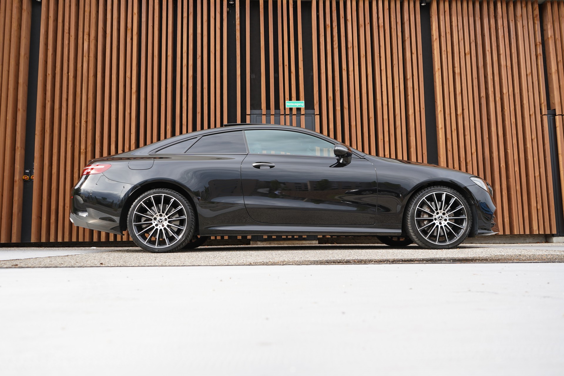 MERCEDES-BENZ E 450 COUPÉ AMG LINE BLACK 4 MATIC 9G-TRONIC l 367 PS-showroom-element-2