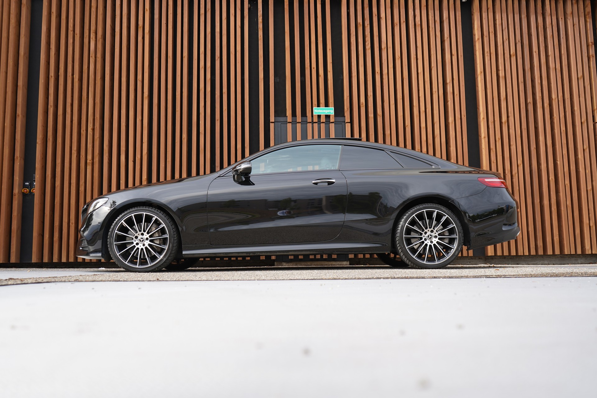 MERCEDES-BENZ E 450 COUPÉ AMG LINE BLACK 4 MATIC 9G-TRONIC l 367 PS-showroom-element-3