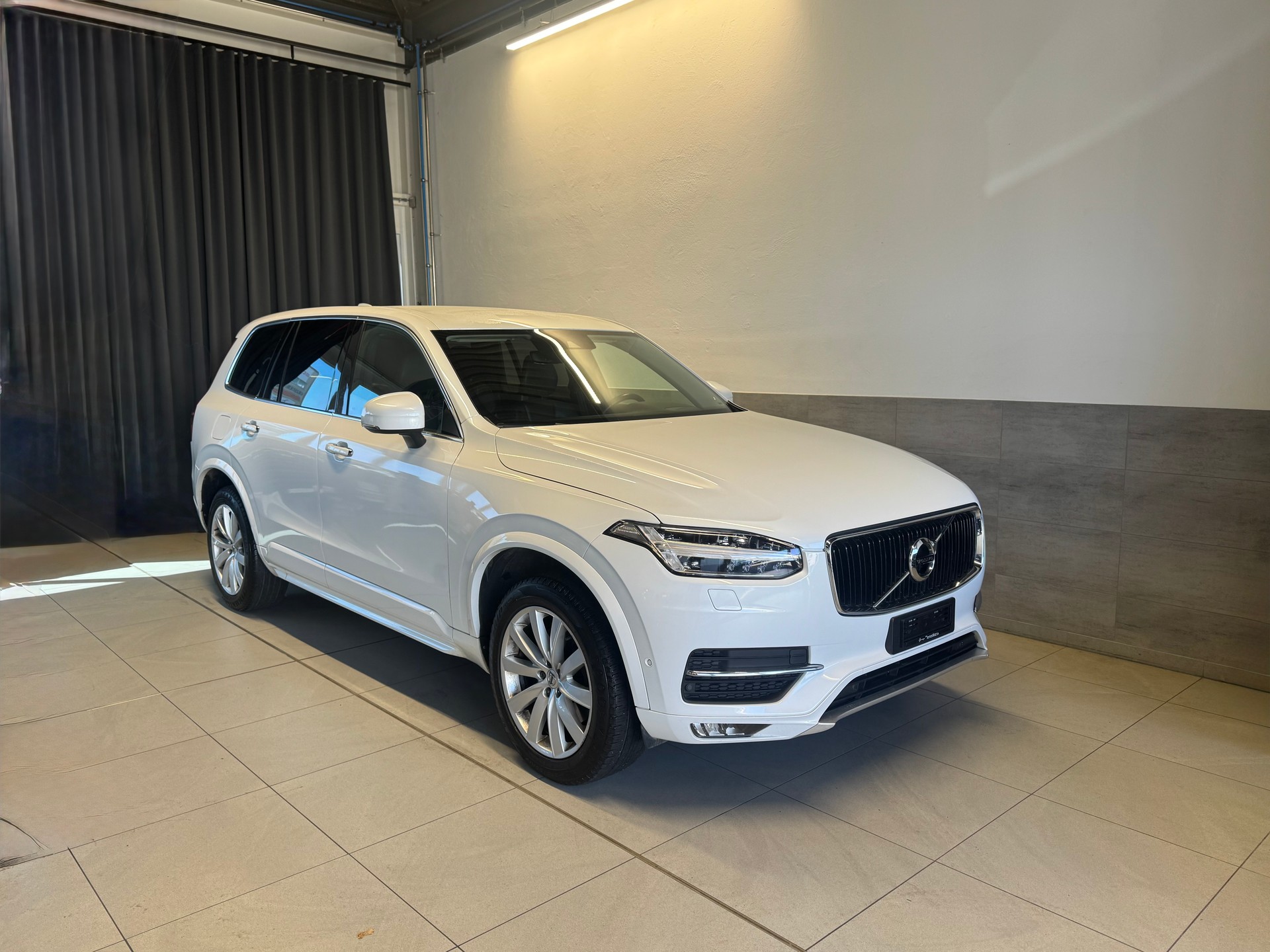 VOLVO XC90 7 Pl. D5 AWD Momentum Geartronic (17)