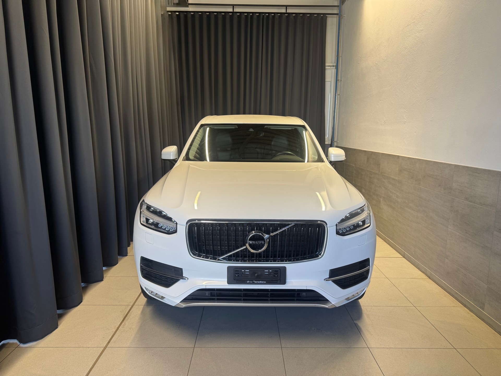 VOLVO XC90 7 Pl. D5 AWD Momentum Geartronic (17)-showroom-element-1