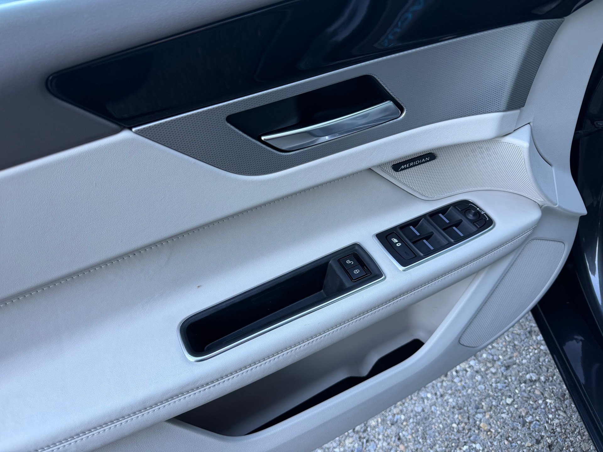 JAGUAR XF Sportbrake 25d Portfolio AWD Automatic-image-5
