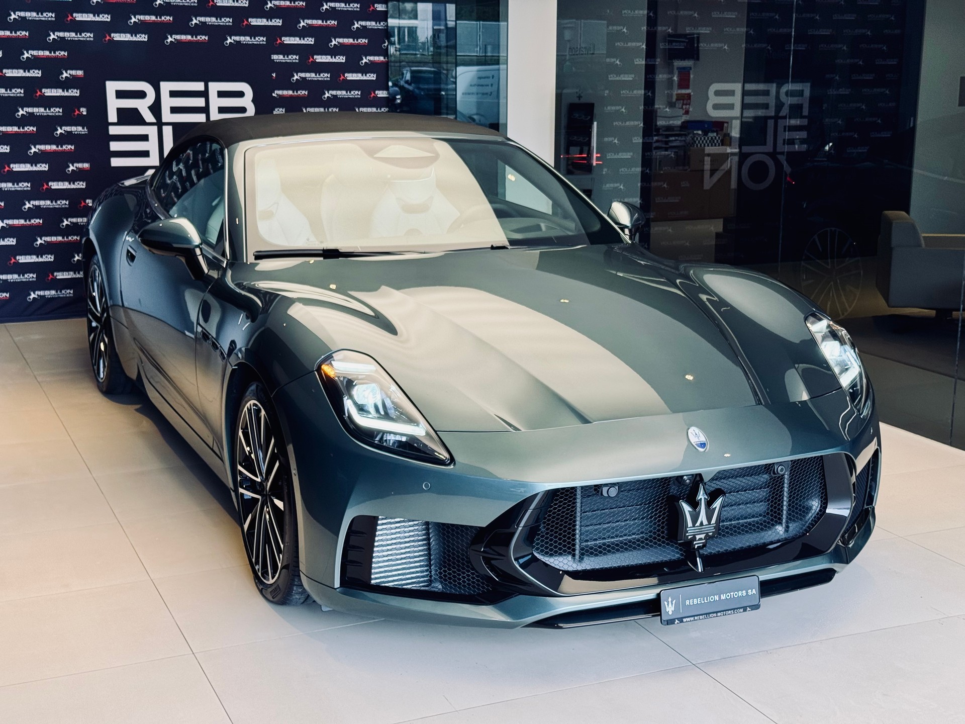 MASERATI GranCabrio Modena MY27-showroom-element-3