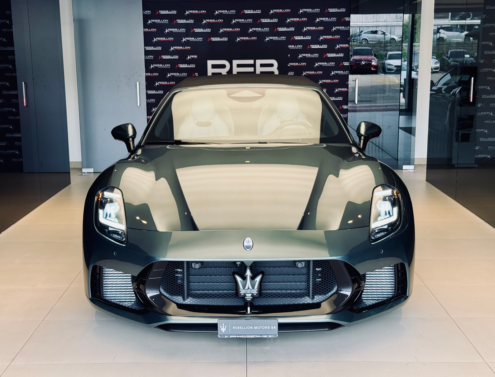 MASERATI GranCabrio Modena MY27-showroom-element-2