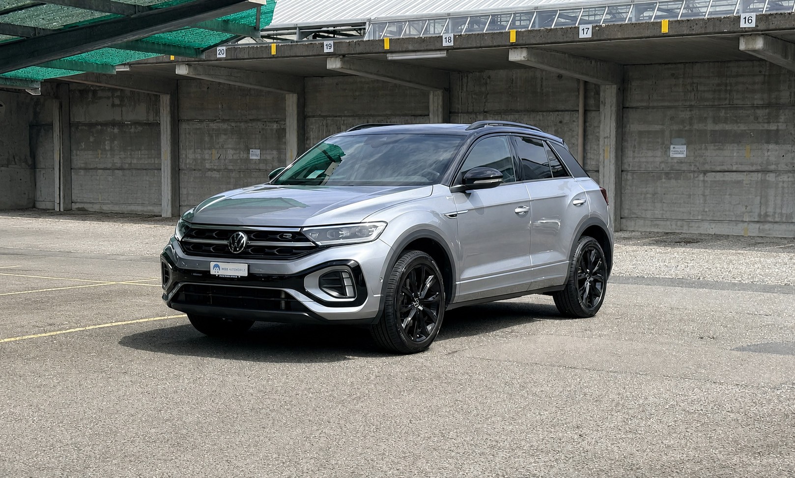 VW T-Roc 2.0 TSI Black Style R-Line DSG 4Motion-image-12