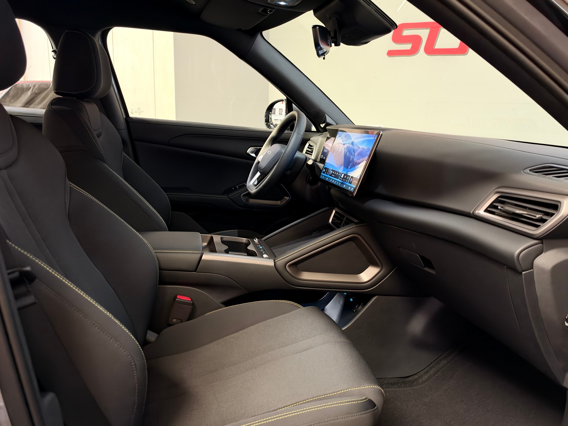 BYD Atto 2 DM-i Active-image-17