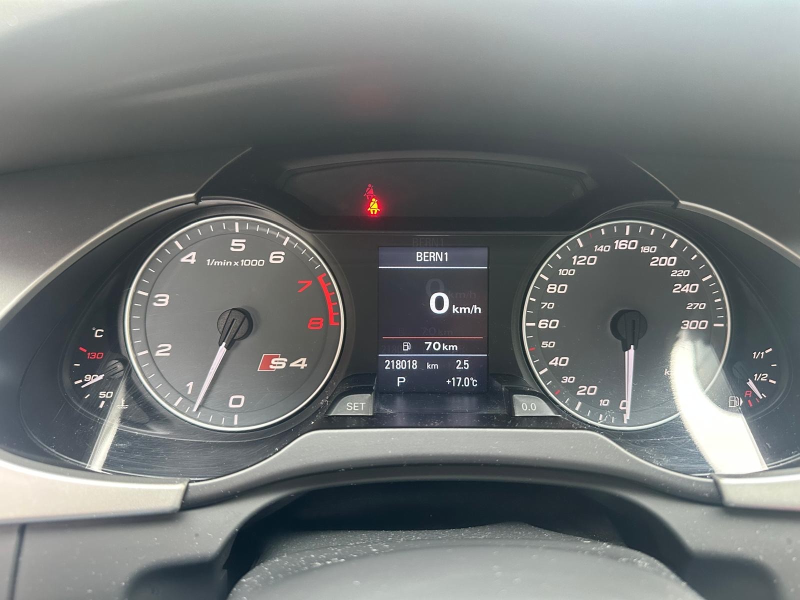 AUDI S4 Avant 3.0 TFSI quattro S-tronic-image-15