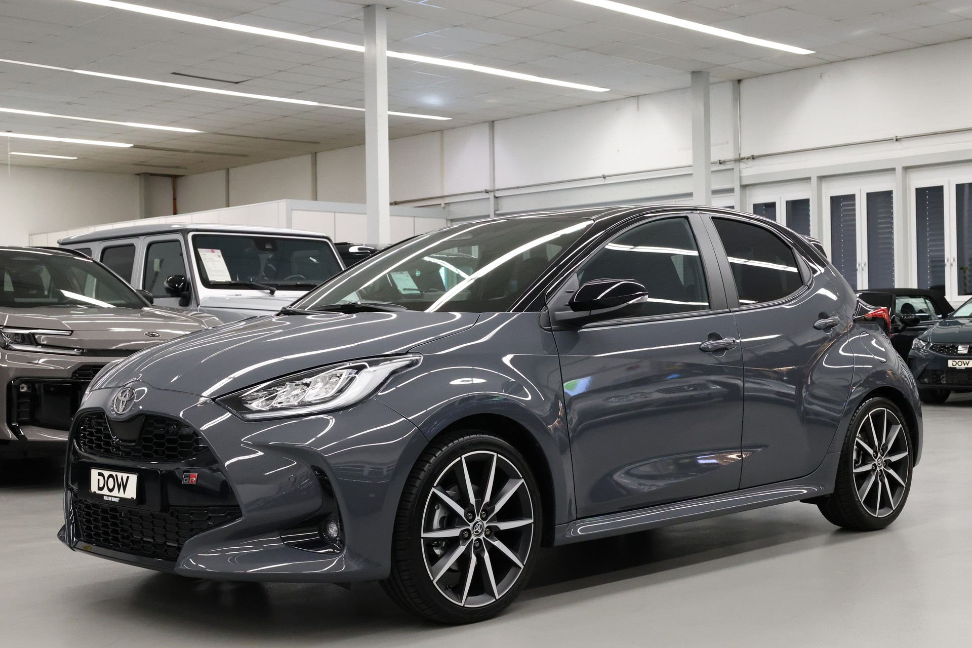 TOYOTA Yaris 1.5 VVT-i HSD GR Sport-showroom-element-2