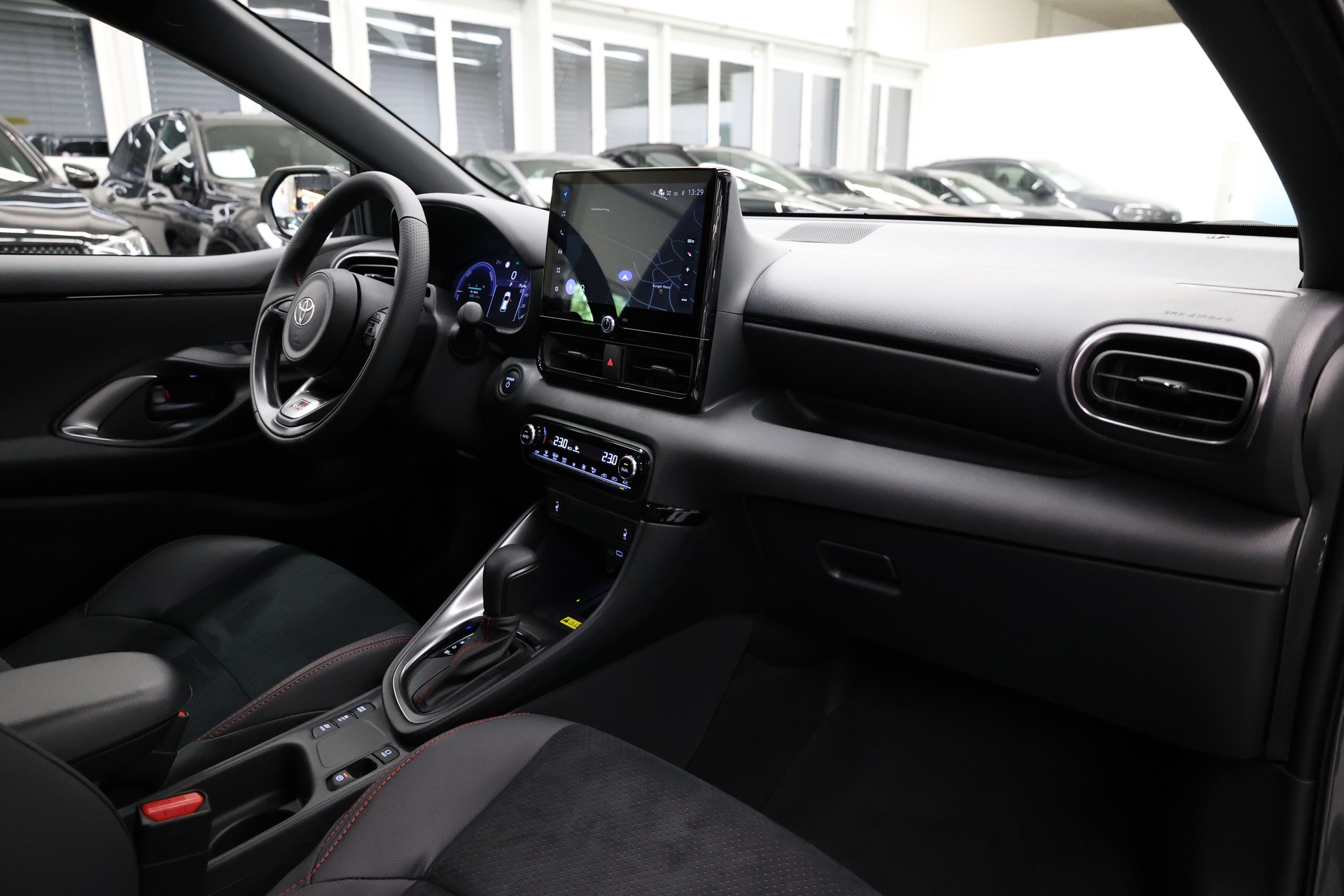TOYOTA Yaris 1.5 VVT-i HSD GR Sport-image-25