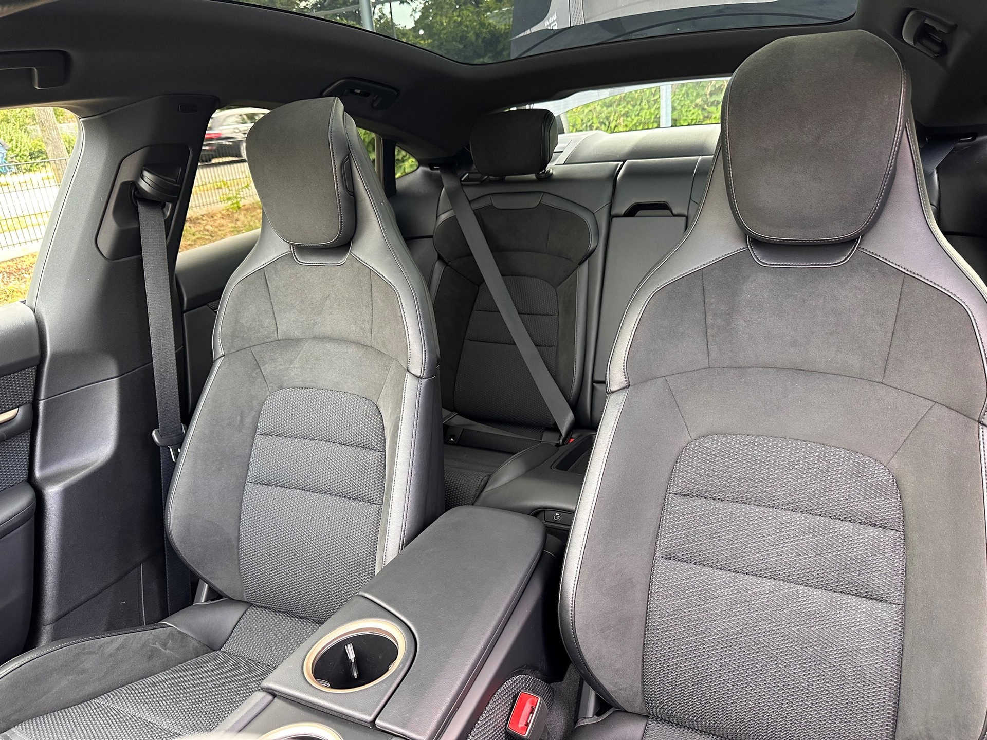 PORSCHE Taycan 4S-image-12