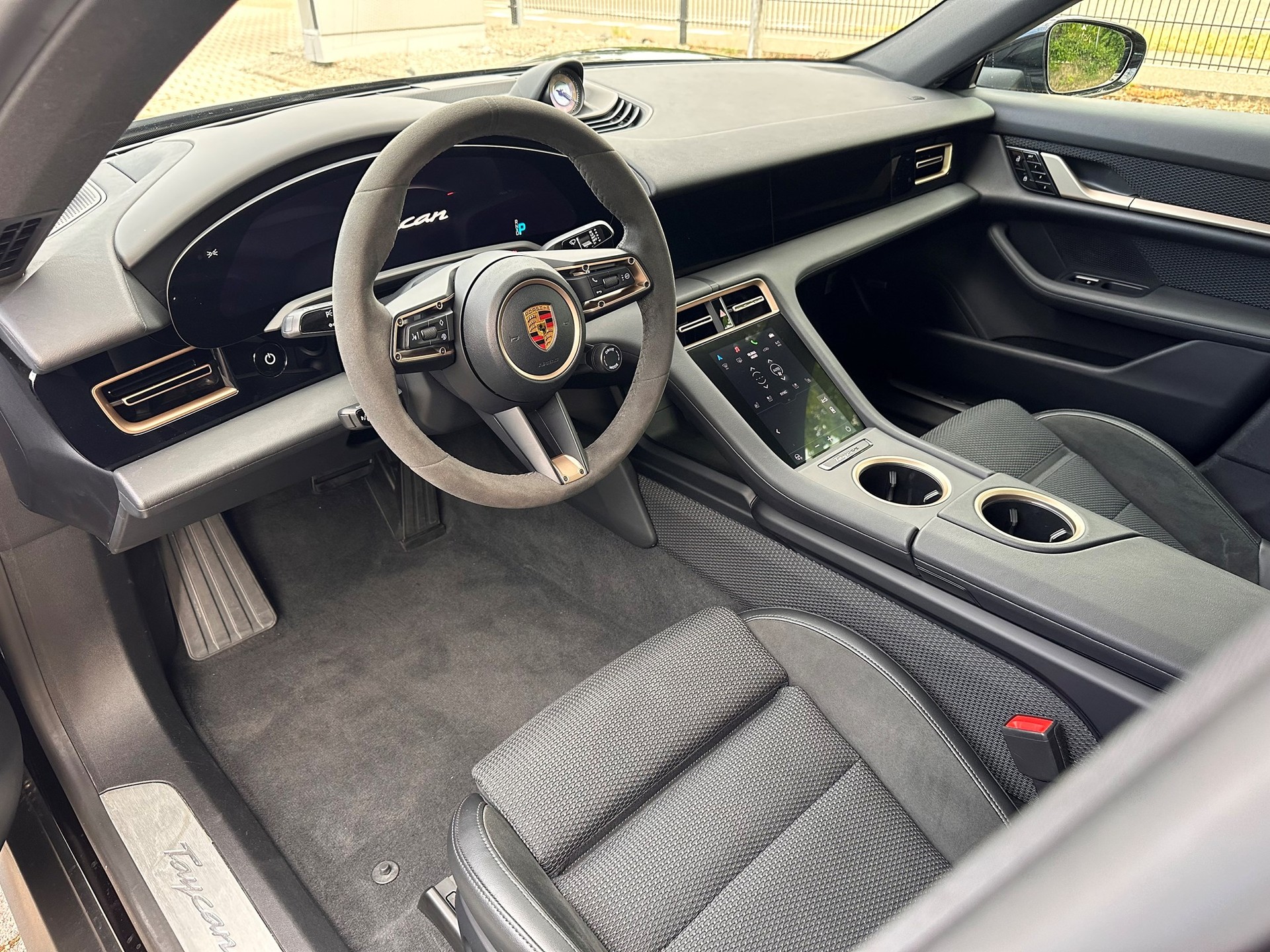 PORSCHE Taycan 4S-image-13