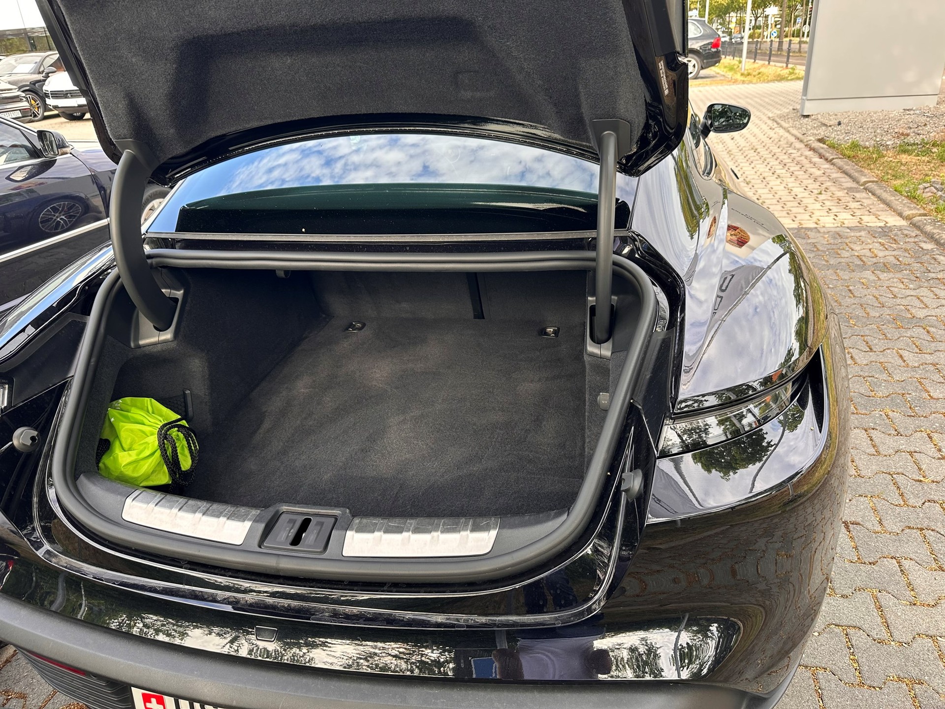 PORSCHE Taycan 4S-image-15