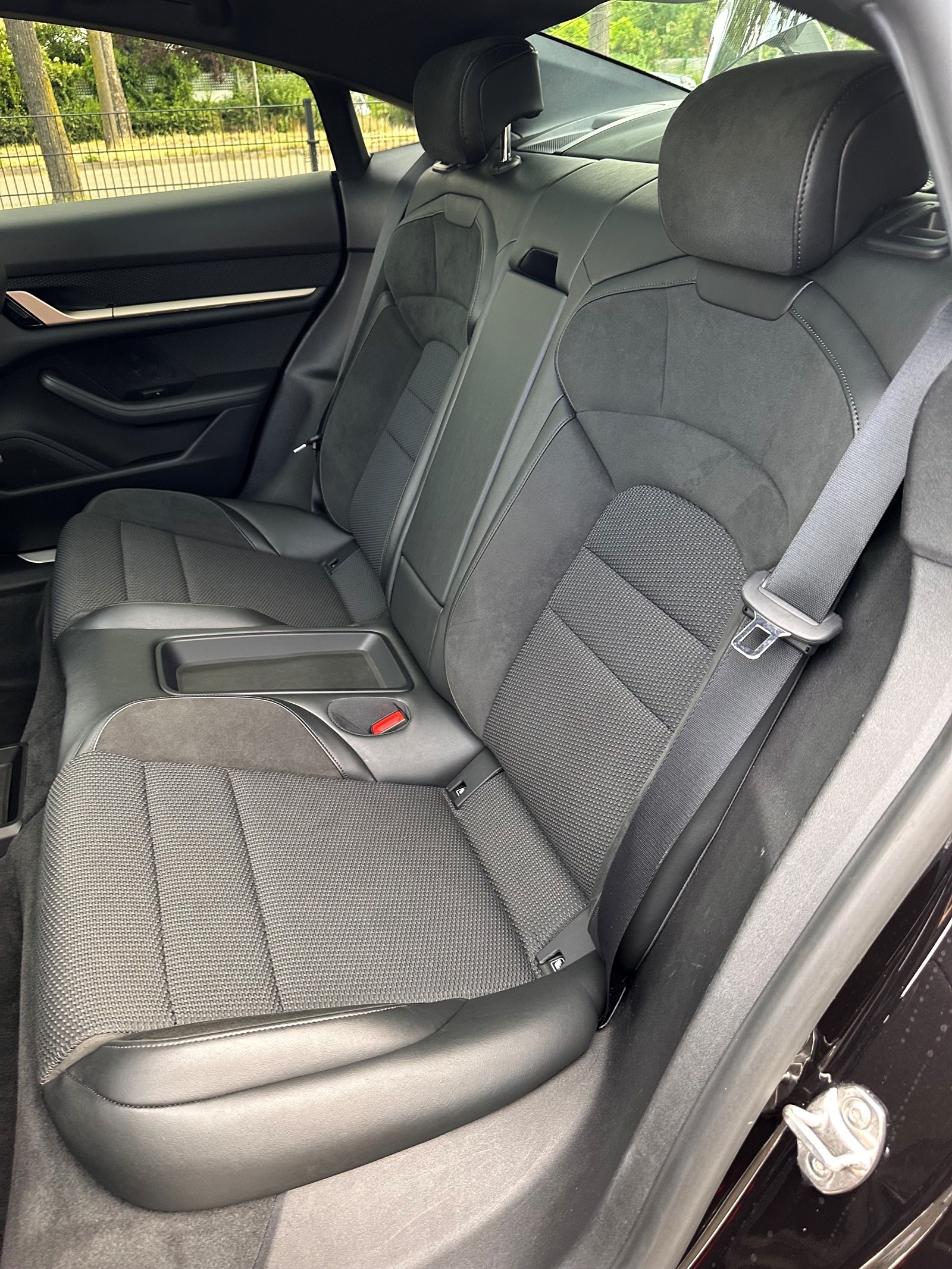 PORSCHE Taycan 4S-image-14