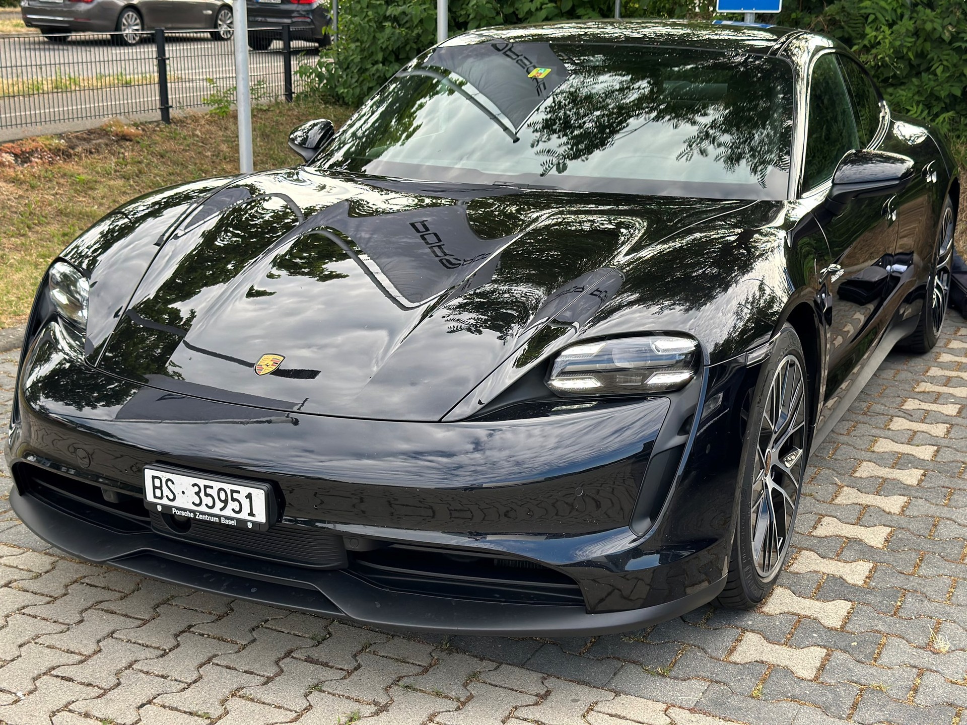 PORSCHE Taycan 4S-image-1