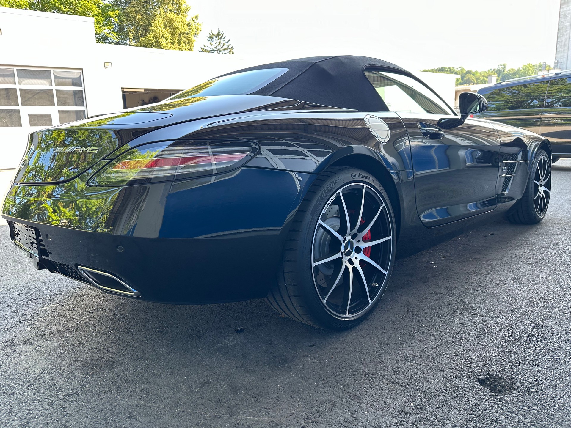 MERCEDES-BENZ SLS 63 AMG GT Roadster-image-3