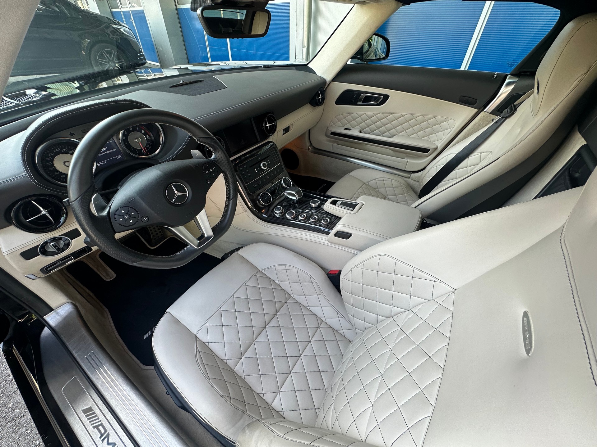 MERCEDES-BENZ SLS 63 AMG GT Roadster-image-8