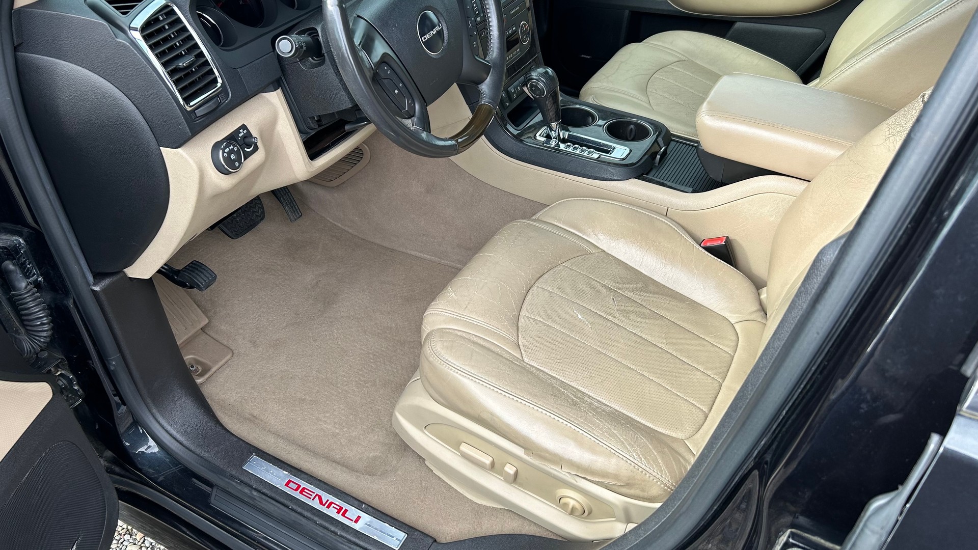 GMC Acadia 3.6 AWD-showroom-element-1