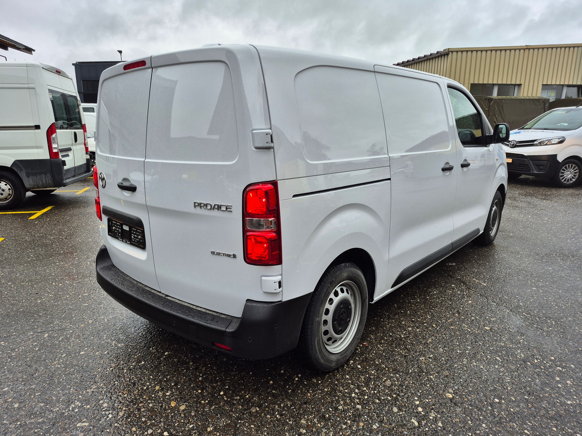 TOYOTA Proace EV 75kWh Medium Advanced-image-4
