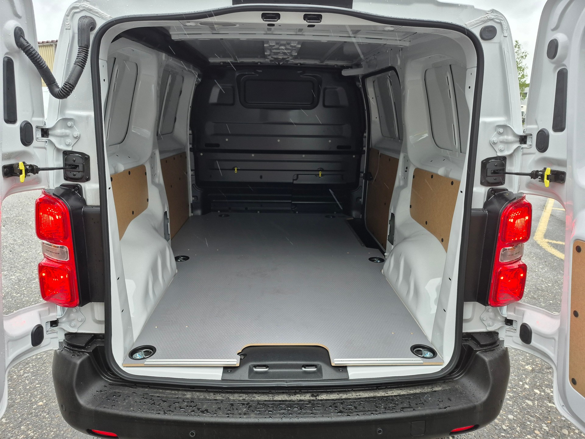 TOYOTA Proace EV 75kWh Medium Advanced-image-8