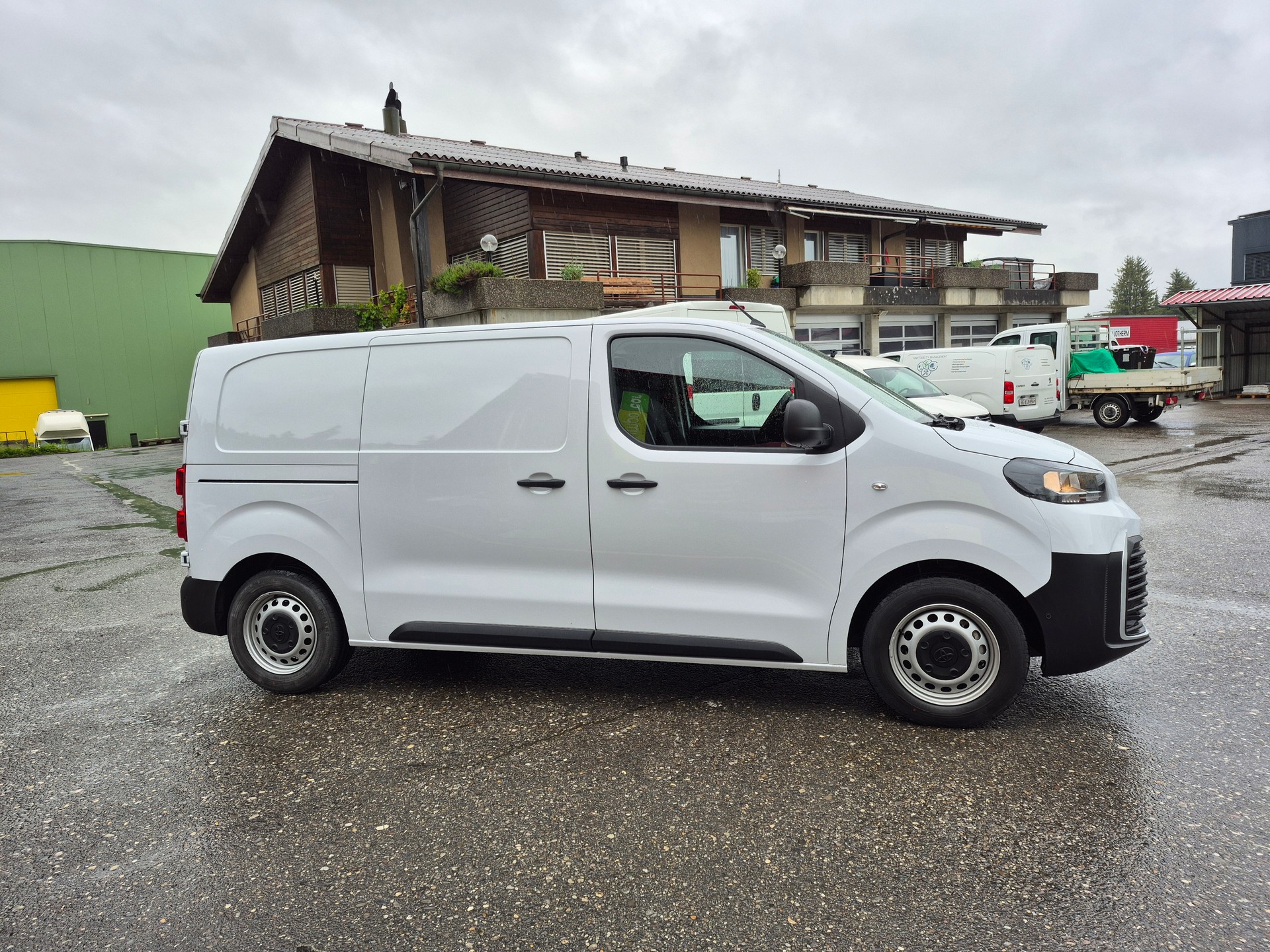 TOYOTA Proace EV 75kWh Medium Advanced-showroom-element-3