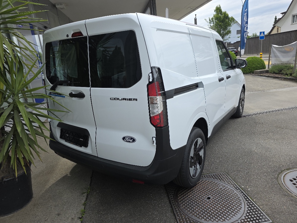 FORD E-Transit Courier Van Trend 43,5kWh-image-4