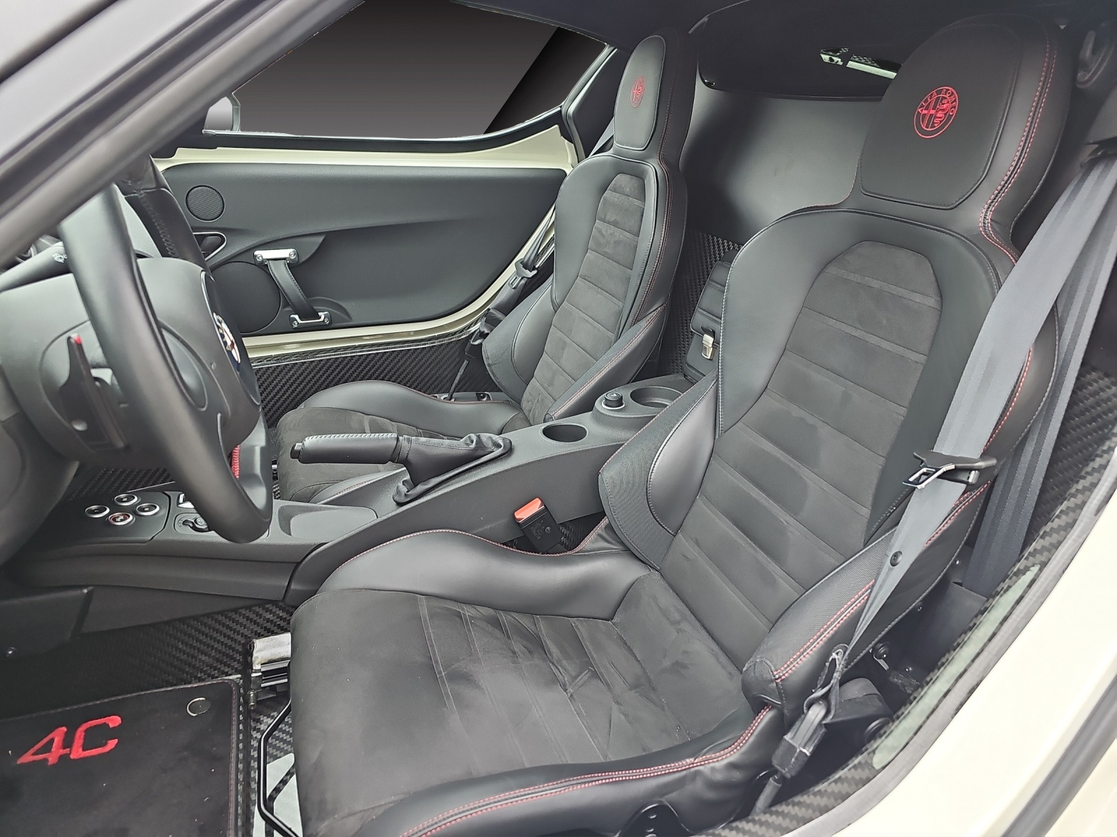 ALFA ROMEO 4C 1750 TBi TCT-image-14
