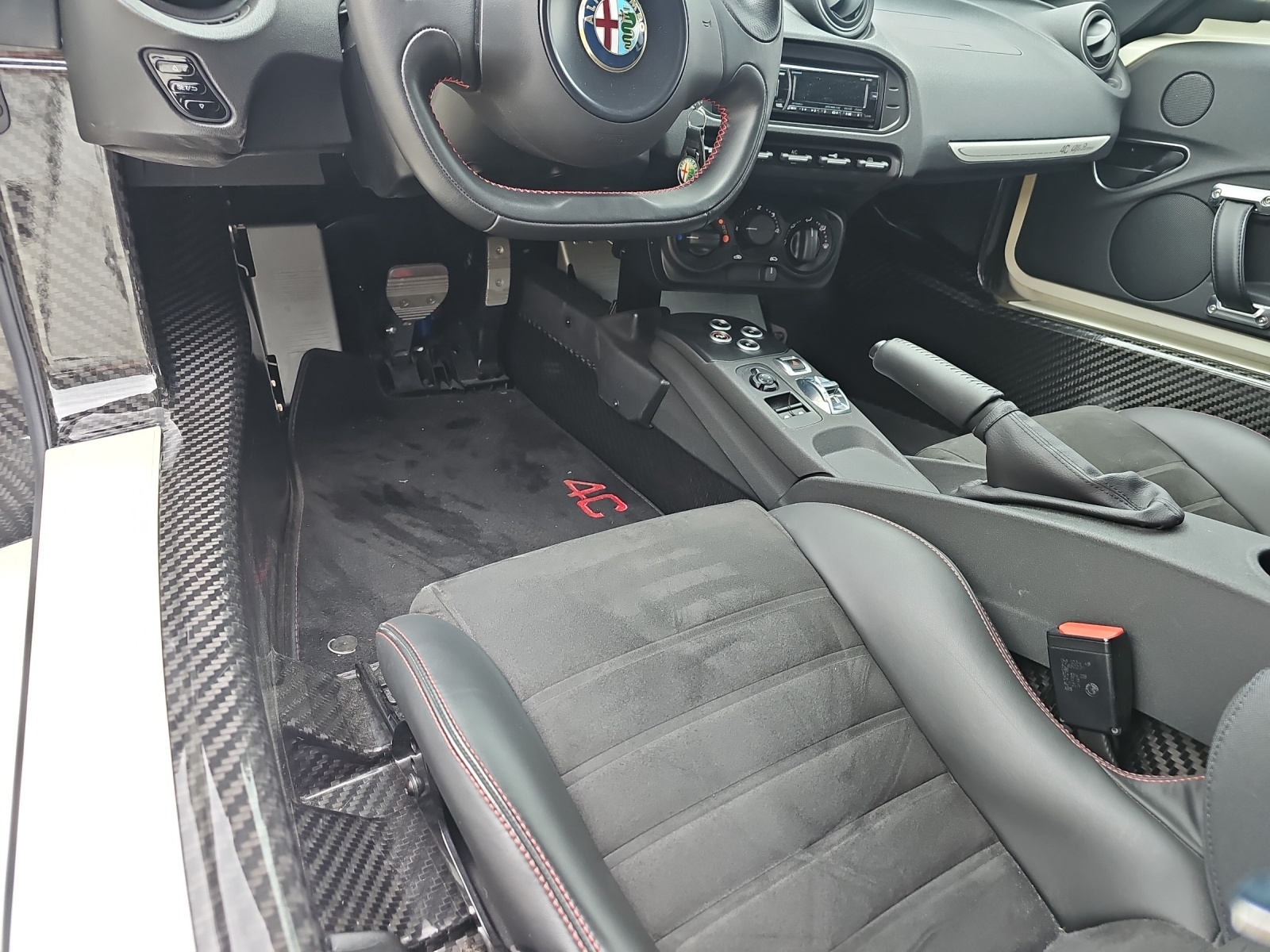 ALFA ROMEO 4C 1750 TBi TCT-image-12