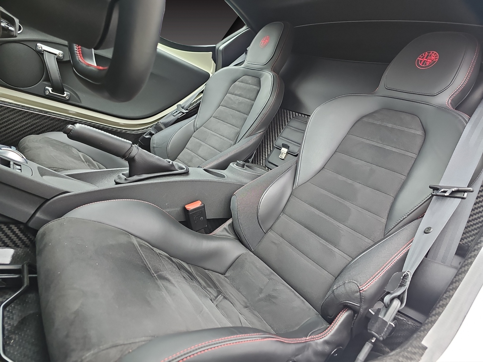 ALFA ROMEO 4C 1750 TBi TCT-image-13