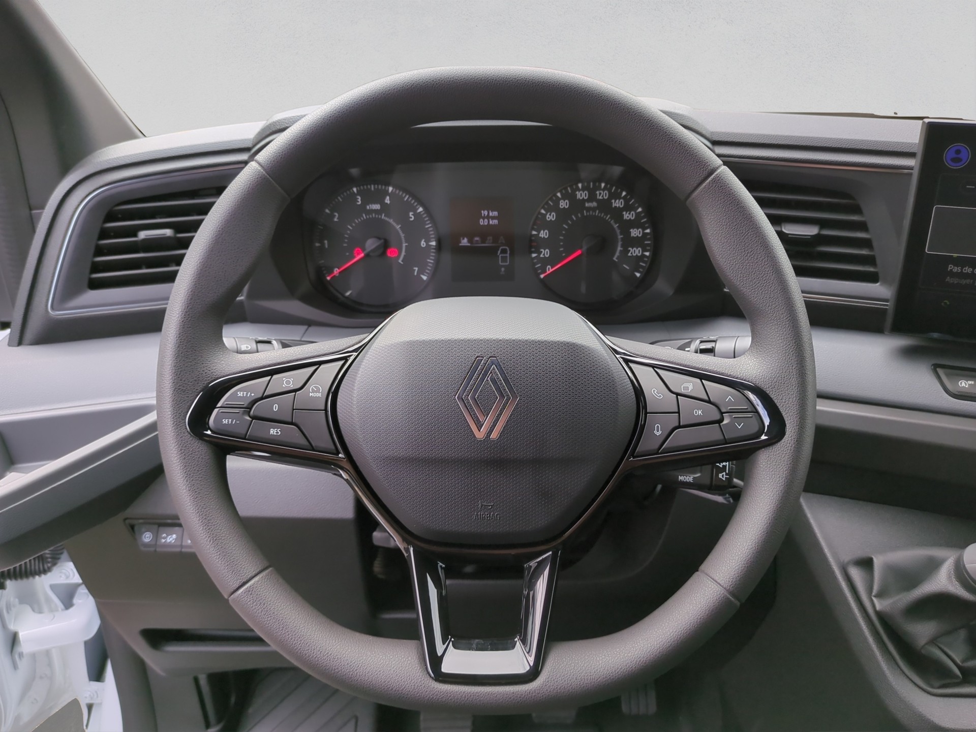 RENAULT Master T33 2.0 Blue dCi 105 L2H2 Advance-image-9