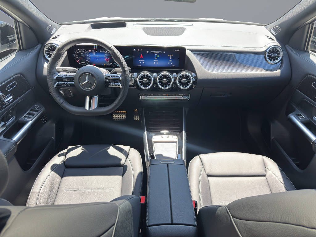MERCEDES-BENZ GLA 250 Swiss Star AMG Line 4matic-image-9